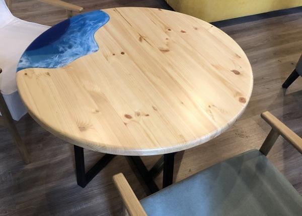 Стол река с берегом